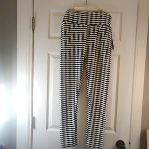 New Mix 💎 Plus Size Pants Brazilian Butt 1X-2X Black/White